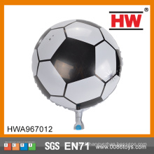 Les sports de football Boy utilisent un ballon à l&#39;hélium bon marché
